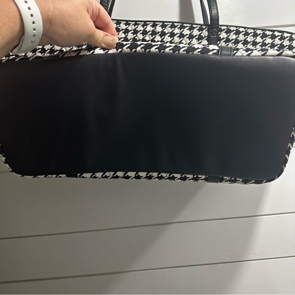 Vera Bradley Black White XL Weekender Travel Bag 25x15x8 - Picture 4 of 16